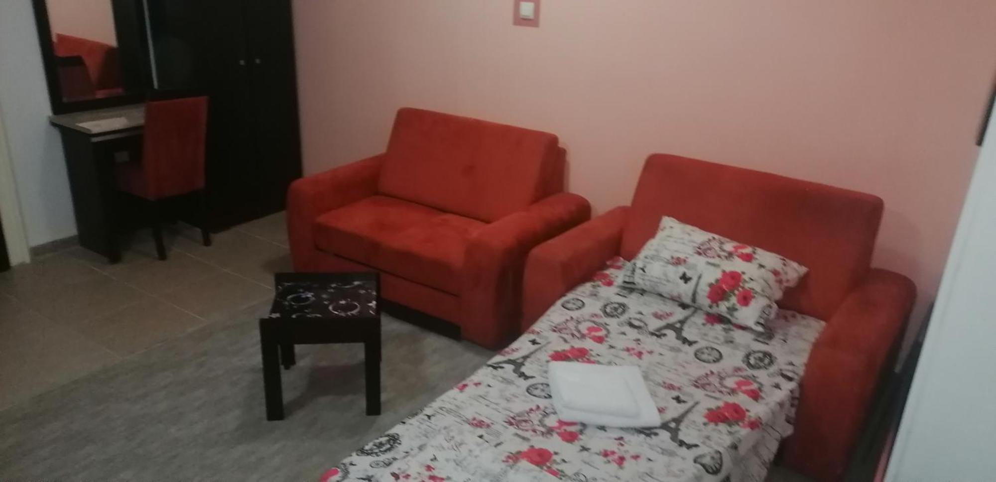 Exit Labirint Centar Hostel Novi Sad Buitenkant foto